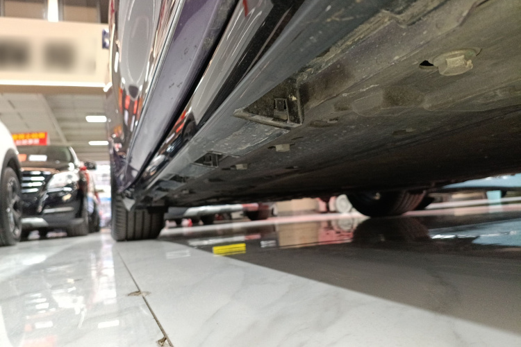 鸿蒙智行 智界R7 2025款 增程 251km Max局部细节9001