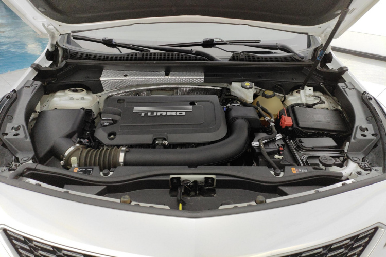 凯迪拉克XT4 2018款 28T 两驱技术型机舱底盘24