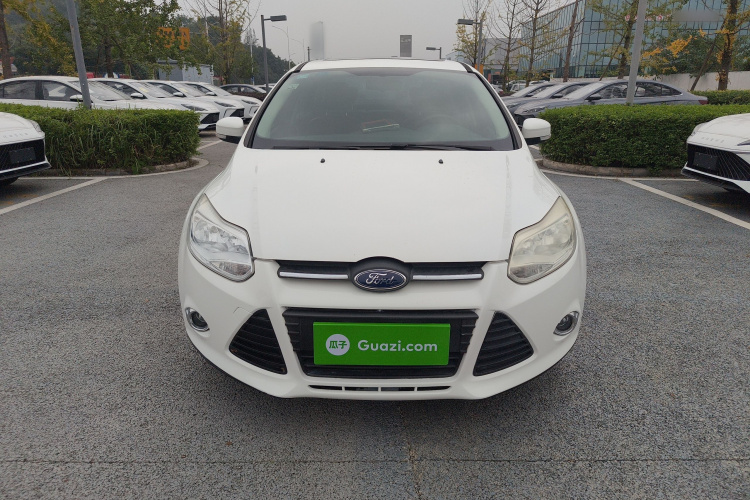 福特 福克斯 2012款 三厢 1.6L 自动风尚型车身外观2