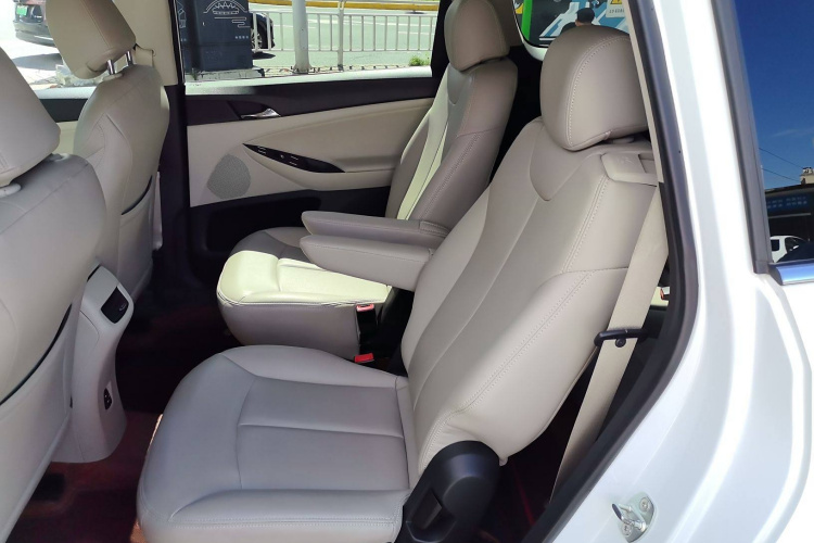 别克GL6 2019款 18T 6座精英型 国V中控内饰7001