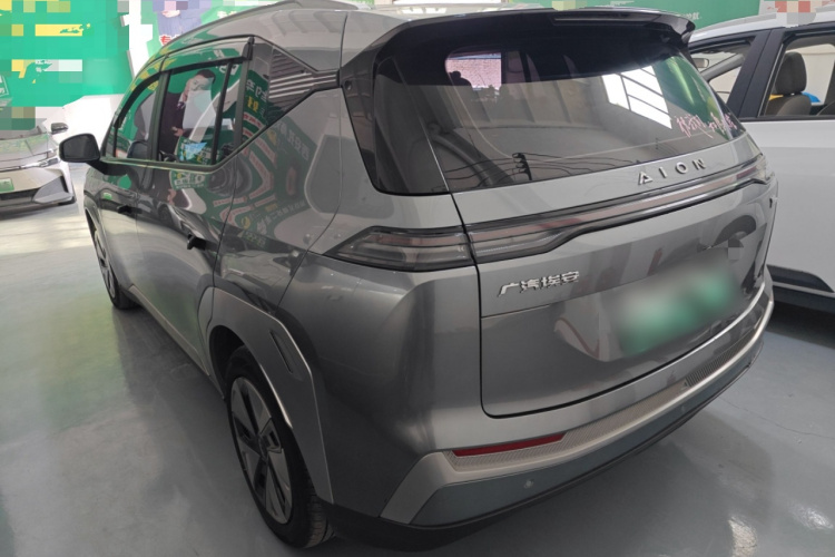 埃安 AION Y 2023款 Plus 610 乐享版车身外观4