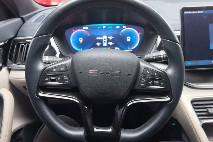 比亚迪 宋PLUS新能源 2023款 冠军版 DM-i 110KM 旗舰型中控内饰13