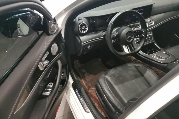 奔驰E级(进口) 2022款 E 260 时尚型运动版中控内饰20