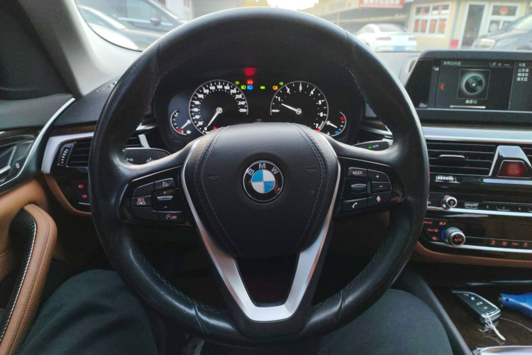 宝马5系 2018款 528Li 上市特别版中控内饰13