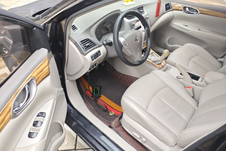 日产 轩逸 2012款 1.6XL 手动豪华版中控内饰20