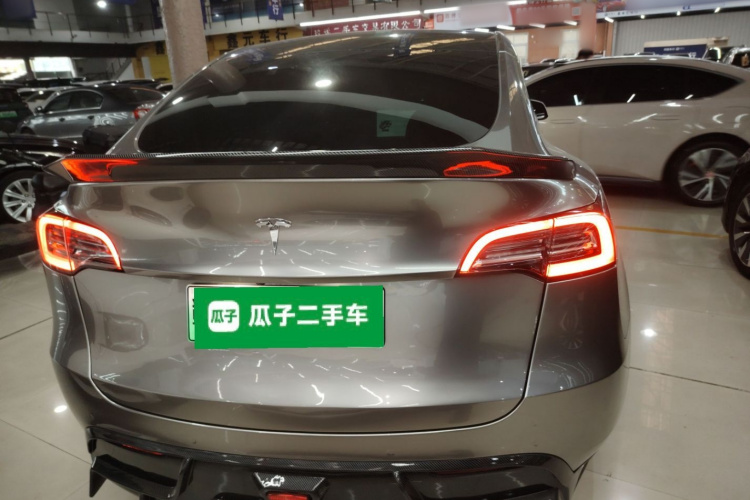 特斯拉 Model Y 2021款 标准续航后驱版车身外观6