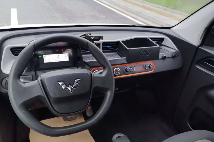 五菱汽车 宏光MINIEV 2022款 轻松款 三元锂中控内饰7002