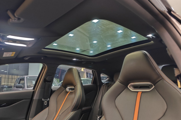 长安UNI-V 2024款 1.5T 尊贵型中控内饰7013