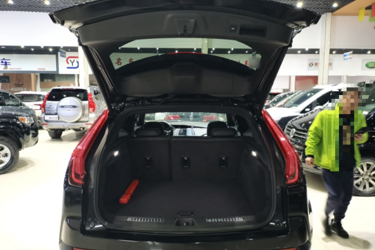 凯迪拉克XT4 2021款 28T 两驱豪华型机舱底盘23