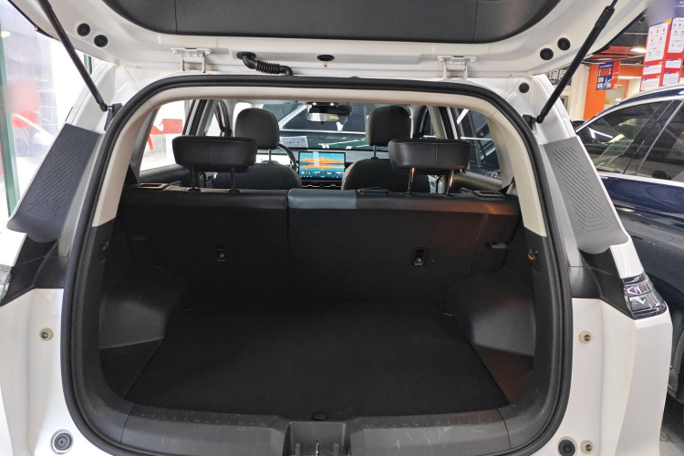 埃安 AION Y 2023款 Younger 星耀版机舱底盘23