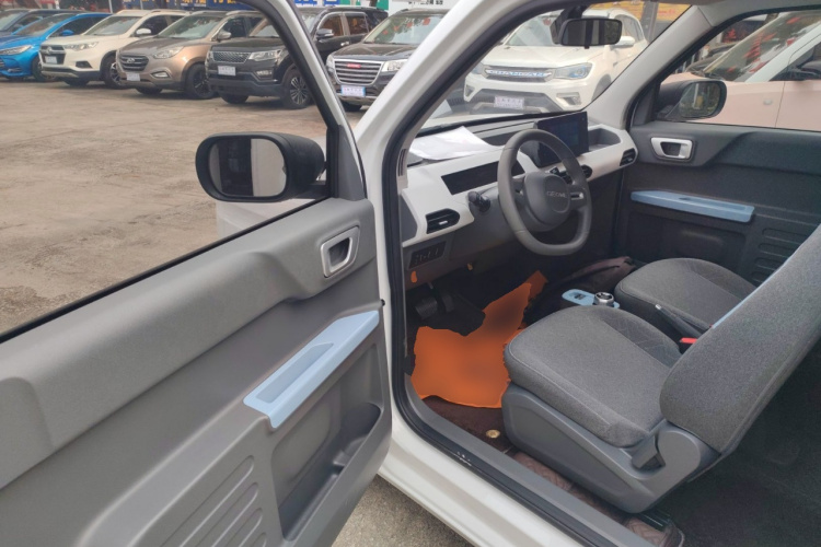 吉利银河 2023款 熊猫mini 120km 超萌熊中控内饰7003