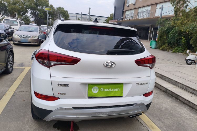 现代 途胜 2018款 1.6T 双离合两驱15周年特别版车身外观6