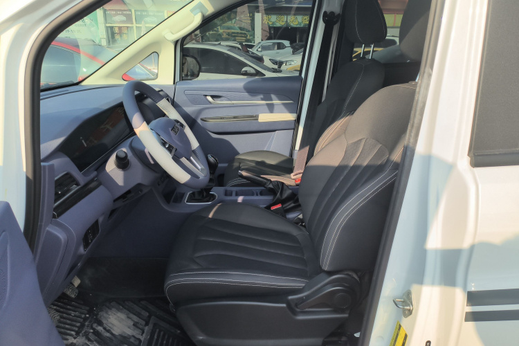 BAW北汽制造 锐胜王牌M7 2025款 1.6L 手动标轴舒适型 5座中控内饰19