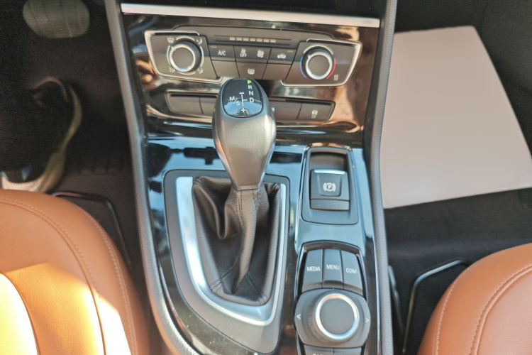 宝马2系旅行车 2016款 218i 时尚型局部细节18