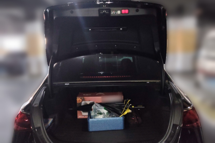 奔驰E级 2025款 E 300 L 时尚型中控内饰23