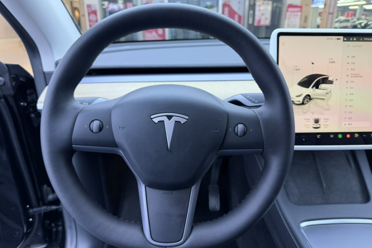 特斯拉 Model Y 2022款 后轮驱动版中控内饰7007