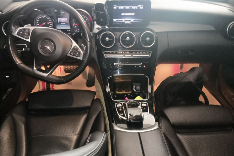 奔驰C级 2016款 C 200 运动版中控内饰12