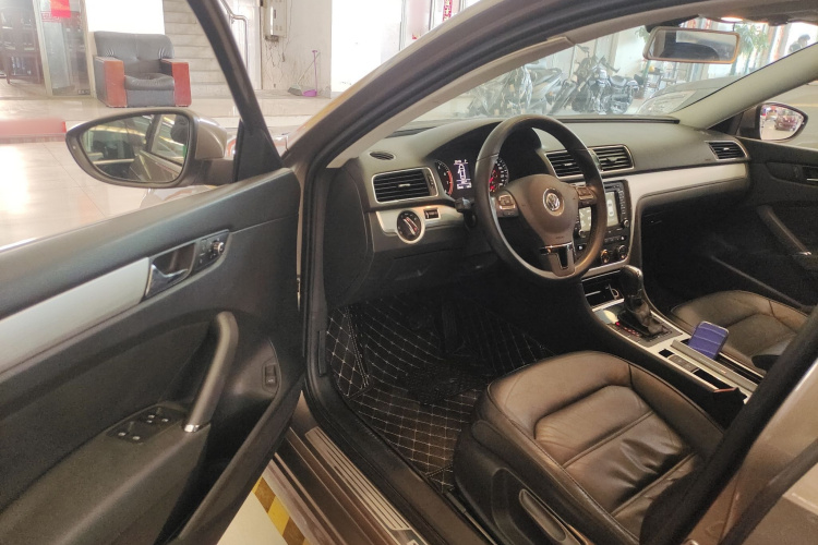大众 帕萨特 2014款 1.8TSI DSG尊荣版中控内饰20