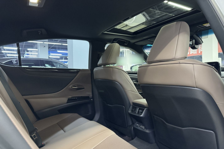 雷克萨斯ES 2022款 200 卓越版中控内饰7006