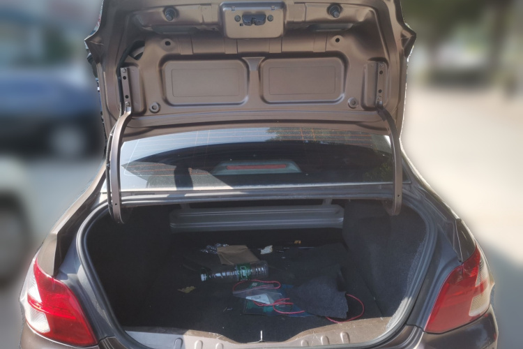 标致301 2014款 1.6L 自动舒适版中控内饰23