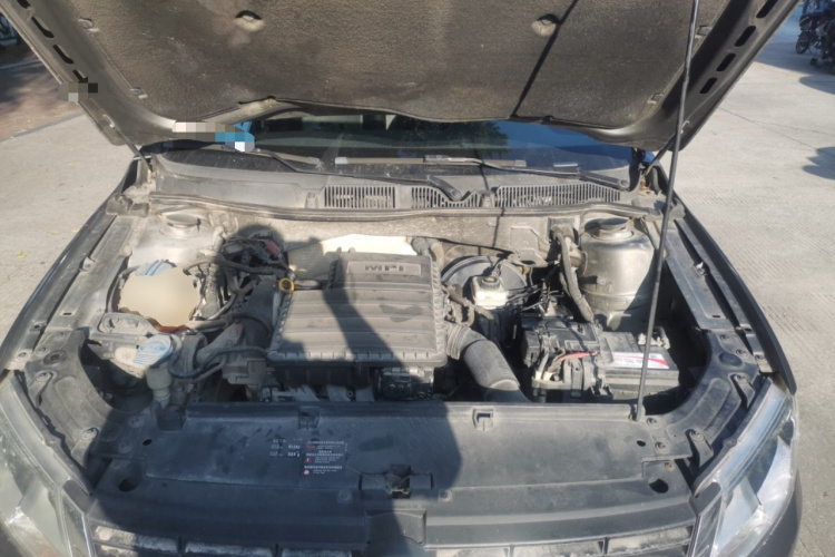 大众 朗逸 2013款 改款经典 1.6L 手动风尚版机舱底盘24