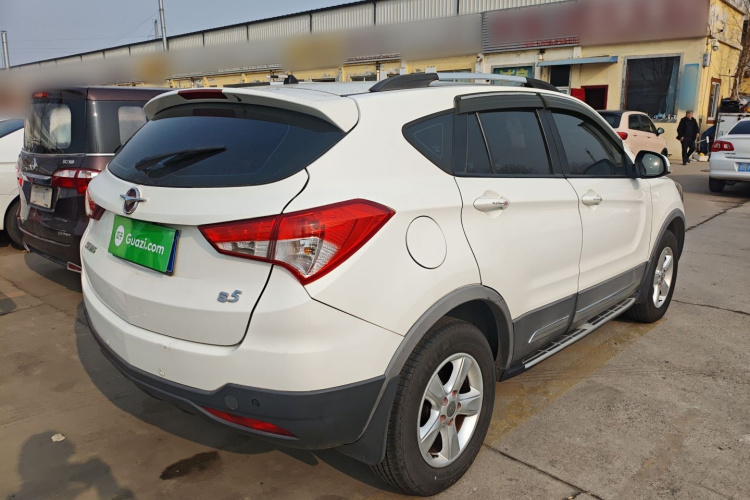 海马S5 2015款 1.6L 手动舒适型车身外观7