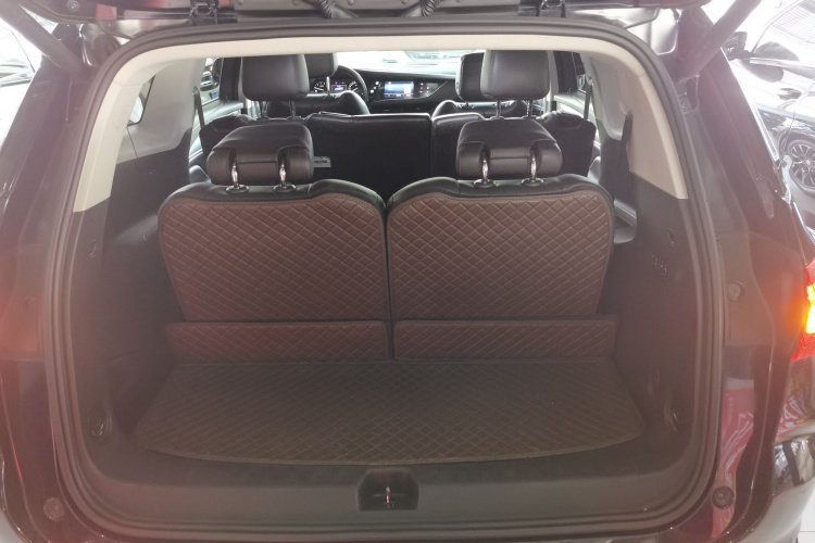 别克 昂科旗 2022款 652T 四驱尊贵型 7座机舱底盘23