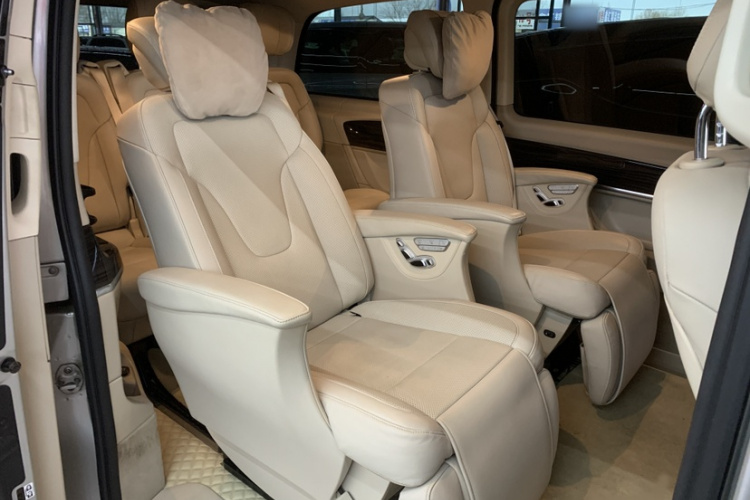 奔驰V级 2016款 V 260 领航版中控内饰7009