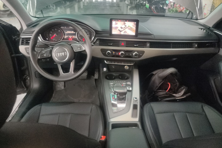 奥迪A4L 2018款 30周年年型 40 TFSI 进取型中控内饰12