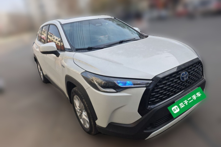 丰田 卡罗拉锐放 2023款 双擎 2.0L 精英版车身外观3