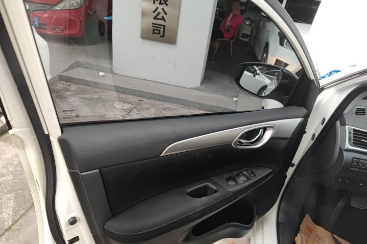 日产 轩逸 2019款 经典 1.6XE CVT舒适版中控内饰7007