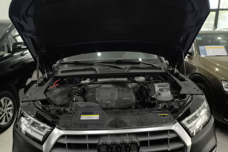 奥迪Q5L 2018款 40 TFSI 荣享时尚型 国V机舱底盘24