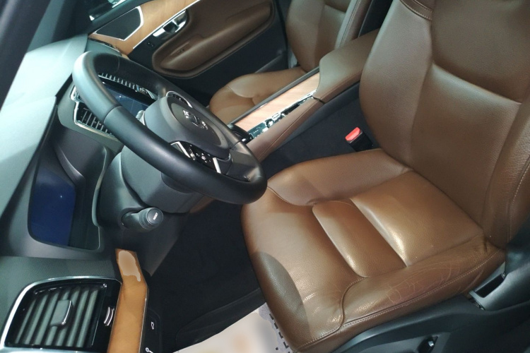 沃尔沃XC90 2021款 B6 智逸豪华版 7座中控内饰19