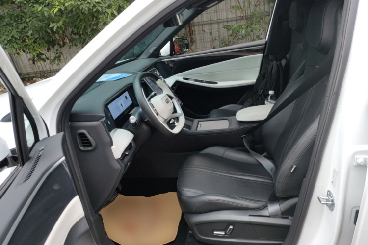 吉利银河 银河L7 2024款 1.5T 115km PLUS  龙腾版中控内饰19