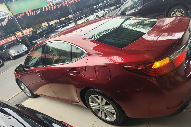 雷克萨斯ES 2013款 250 精英版车身外观4