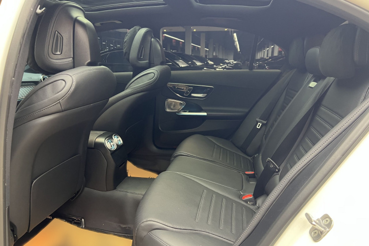 奔驰C级 2025款 C 260 L 皓夜运动版中控内饰7007