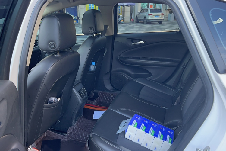 别克 威朗 2019款 三厢 20T 双离合领先型中控内饰7004