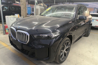 宝马X5 2025款 xDrive 30Li 尊享型M运动曜夜套装