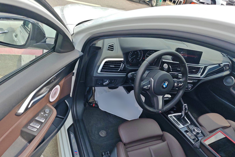 宝马1系 2021款 120i M运动曜夜版中控内饰20