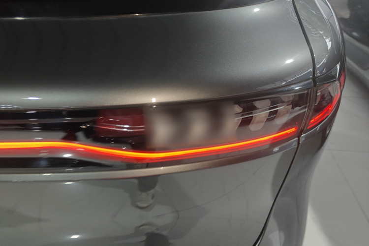 岚图汽车 岚图FREE 2025款 318 259km 四驱探索版车身外观9