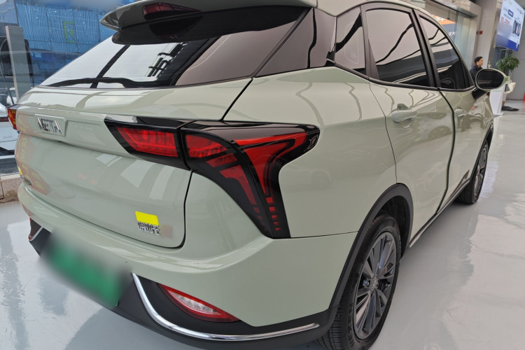 哪吒汽车 哪吒V 2022款 潮 400 Lite车身外观7