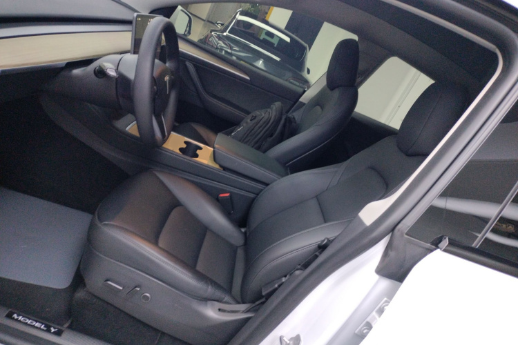 特斯拉 Model Y 2022款 改款 长续航全轮驱动版局部细节19