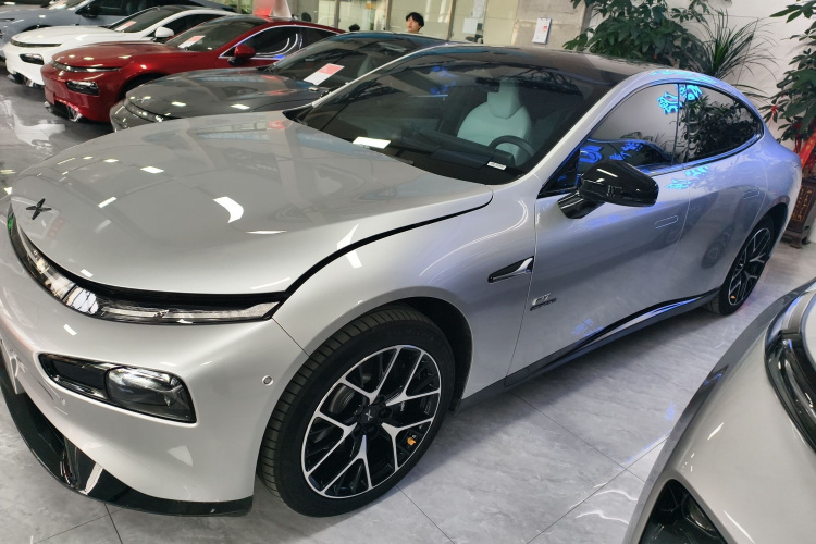 小鹏P7 2023款 P7i 610 Max 性能版车身外观4