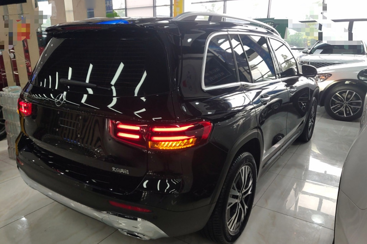 奔驰GLB 2024款 改款 GLB 220 动感型车身外观6005