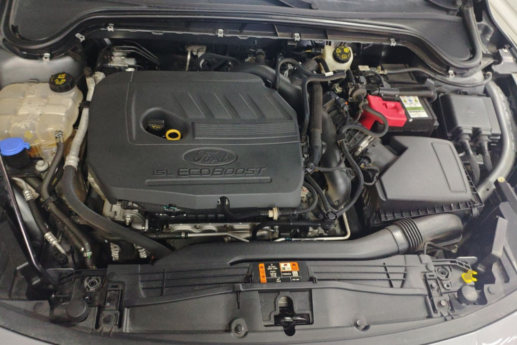 福特 福克斯 2022款 两厢 EcoBoost 180 自动竞速版机舱底盘24