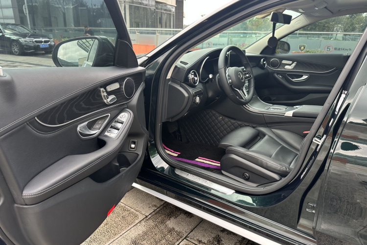奔驰C级 2019款 C 260 L 运动版中控内饰7006