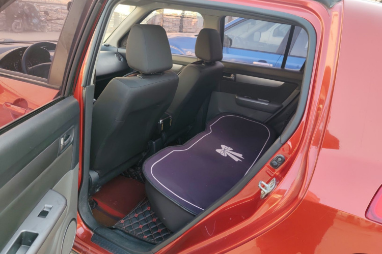 铃木 雨燕 2014款 1.5L 自动时尚型中控内饰21