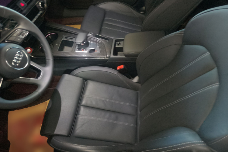 奥迪A4L 2020款 40 TFSI 豪华动感型局部细节19