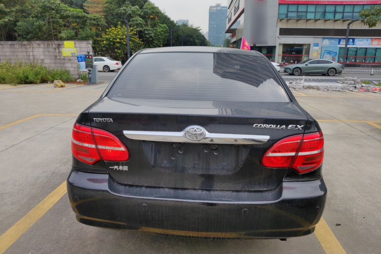 丰田 花冠 2013款 1.6L 自动豪华版车身外观6