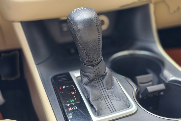 丰田 汉兰达 2018款 2.0T 两驱精英版 5座 国VI局部细节18